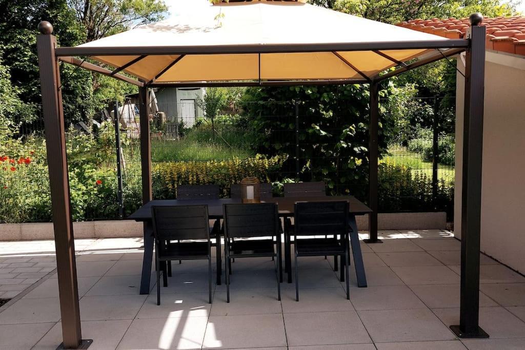 BlumenRaum - Ferienwohnung In Karlsruhe Exteriör bild